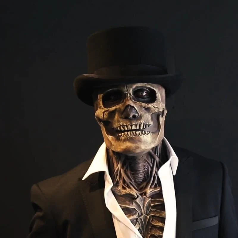 Realistic moving-jaw skull mask for a gothic Halloween look